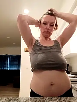 Snapshot of Karebearz1 chatting on 7, 3, 2026 Karebearz1 online show from 7, 3, 2026