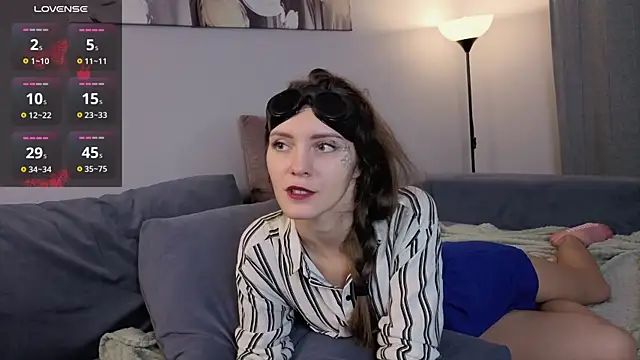 LauraYoungg online show from 31, 10, 2025