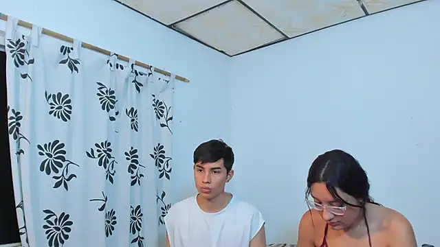 Snapshot of MollyandFher chatting on 18, 12, 2025 MollyandFher online show from 18, 12, 2025