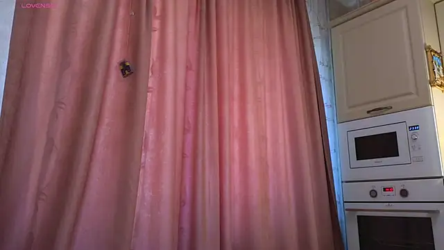 Snapshot of Lovelly_molly1 chatting on 19, 6, 2026 Lovelly molly1 online show from 19, 6, 2026