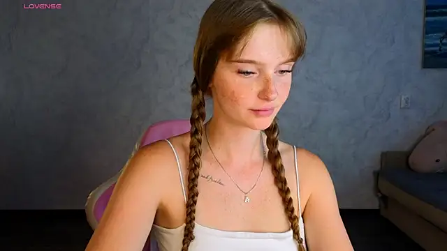 Snapshot of Lovelly_molly1 chatting on 18, 7, 2026 Lovelly molly1 online show from 18, 7, 2026