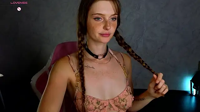 Snapshot of Lovelly_molly1 chatting on 29, 7, 2026 Lovelly molly1 online show from 29, 7, 2026