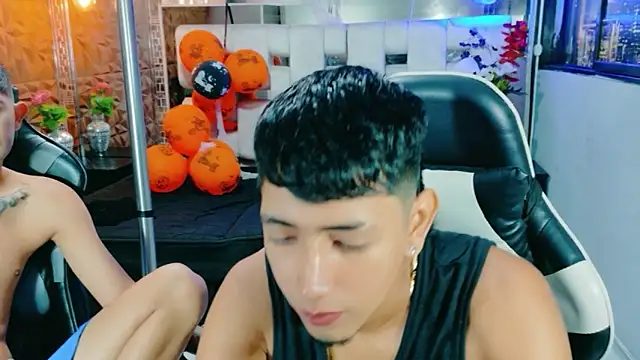 Snapshot of darwinandbrayann chatting on 1, 11, 2025 darwinandbrayann online show from 1, 11, 2025