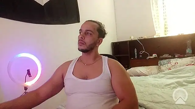 Snapshot of the_luxe_ chatting on 4, 11, 2025 the luxe online show from 4, 11, 2025