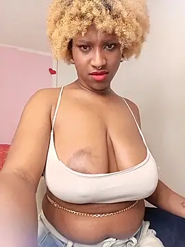 Snapshot of EvonyFoxxx chatting on 5, 5, 2026 EvonyFoxxx online show from 5, 5, 2026