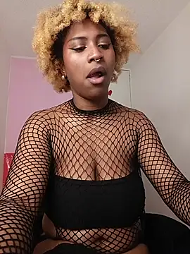 Snapshot of EvonyFoxxx chatting on 8, 5, 2026 EvonyFoxxx online show from 8, 5, 2026