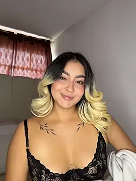 Snapshot of Elina_Hills chatting on 8, 7, 2026 Elina Hills online show from 8, 7, 2026