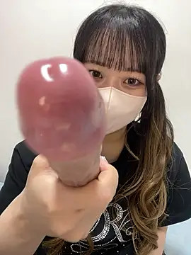 Snapshot of emiri_da_nyan chatting on 8, 5, 2026 emiri da nyan online show from 8, 5, 2026