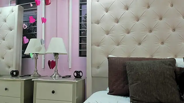 scarlett leblanc  online show from 17, 4, 2026