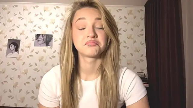 Snapshot of OrethaEredia chatting on 30, 10, 2025 OrethaEredia online show from 30, 10, 2025