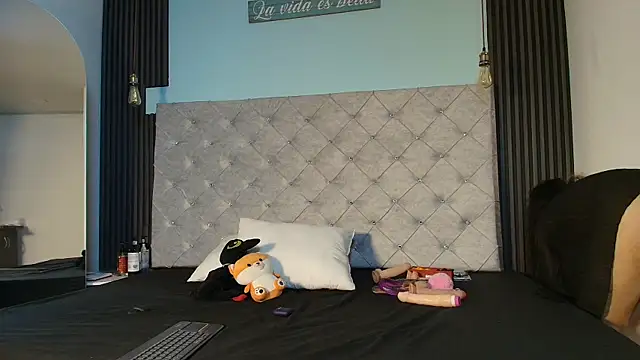 Liia Leens online show from 26, 11, 2025