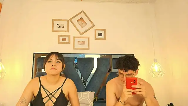 Zoe And Dylan  online show from 19, 11, 2025