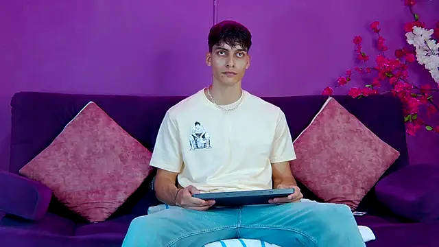 AlessioVitale online show from 28, 11, 2025