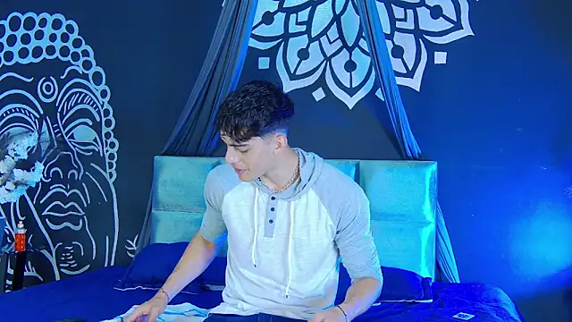 AlessioVitale online show from 15, 12, 2025