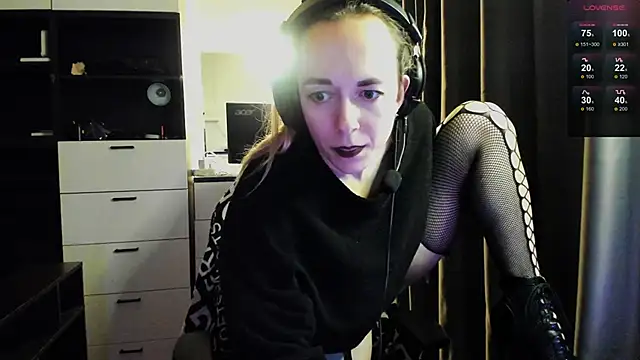 EvaMay4k online show from 10, 11, 2025