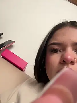 Snapshot of Camila_Duarte_ chatting on 8, 11, 2025 Camila Duarte online show from 8, 11, 2025