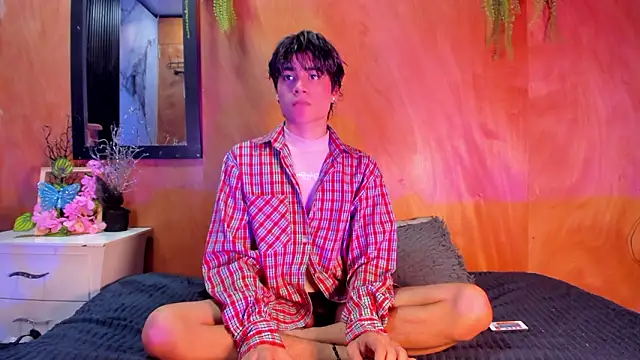 Leo Glow online show from 24, 3, 2026