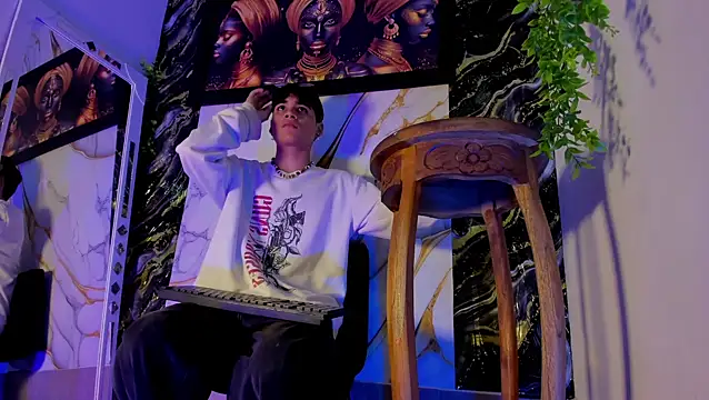 Leo Glow online show from 13, 4, 2026