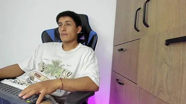 dorman boy online show from 12, 11, 2025