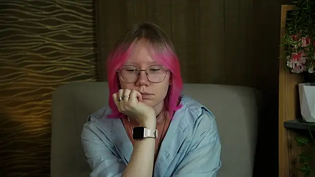 Snapshot of HanVertz chatting on 2, 11, 2025 HanVertz online show from 2, 11, 2025