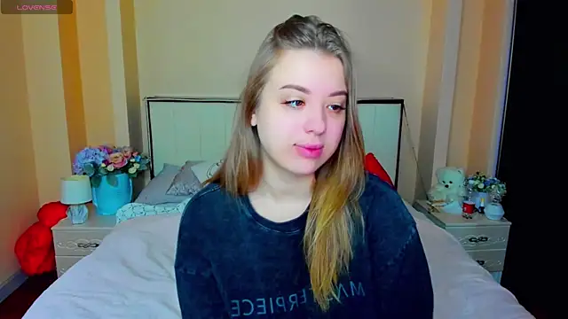 Snapshot of AlexissMmm chatting on 9, 11, 2025 AlexissMmm online show from 9, 11, 2025