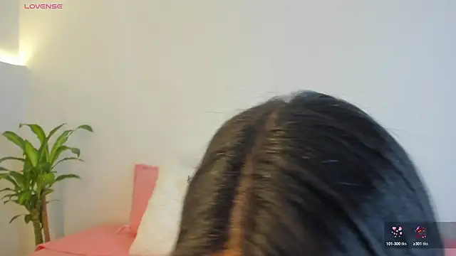  Hanna Williams  online show from 4, 12, 2025