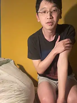 Snapshot of NerdyAsian1701 chatting on 5, 11, 2025 NerdyAsian1701 online show from 5, 11, 2025