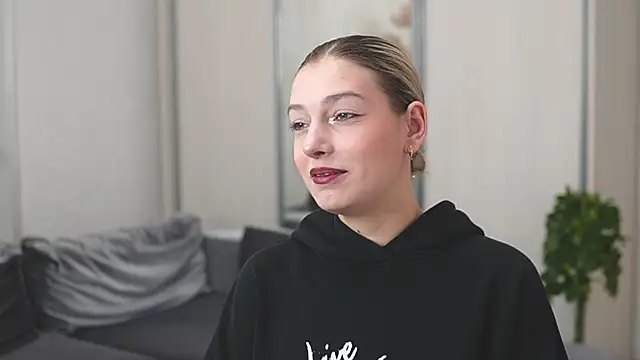 Snapshot of BlushVenom chatting on 7, 11, 2025 BlushVenom online show from 7, 11, 2025