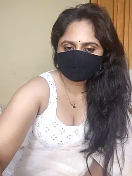 Snapshot of mouni499 chatting on 15, 6, 2026 mouni499 online show from 15, 6, 2026