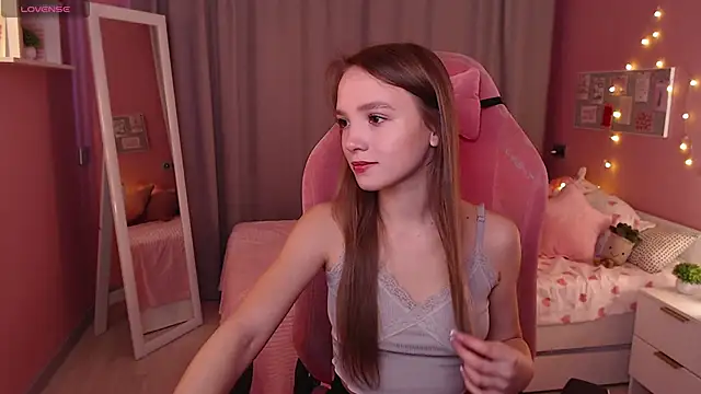 Adria Arjona online show from 16, 11, 2025