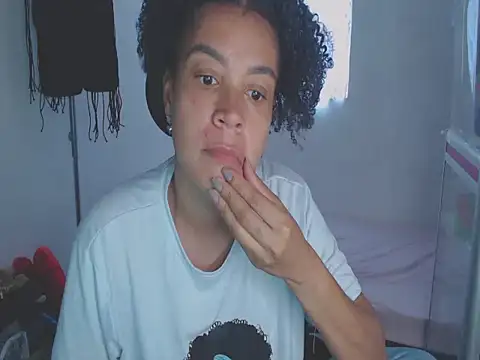 shayna cute online show from 8, 5, 2026