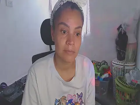 shayna cute online show from 27, 5, 2026