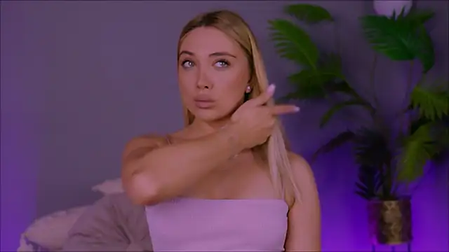 Snapshot of HotJesssX chatting on 4, 11, 2025 HotJesssX online show from 4, 11, 2025