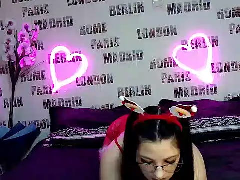 Bya hootgyrl1 online show from 18, 12, 2025