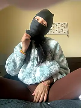 Snapshot of Jowsie chatting on 8, 11, 2025 Jowsie online show from 8, 11, 2025