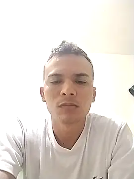 Snapshot of Luisadonis2015 chatting on 3, 11, 2025 Luisadonis2015 online show from 3, 11, 2025