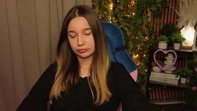 LauriePerez online show from 21, 12, 2025