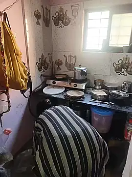 Lailamajnu1996 online show from 13, 2, 2026