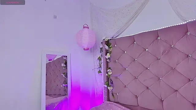 lauxury  online show from 12, 11, 2025