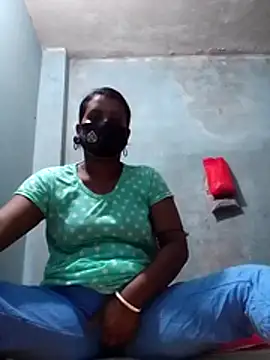 Snapshot of Hot8g chatting on 17, 11, 2025 Hot8g online show from 17, 11, 2025