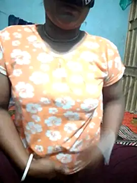 Snapshot of Hot8g chatting on 18, 11, 2025 Hot8g online show from 18, 11, 2025