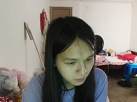 Snapshot of RebelAura chatting on 9, 5, 2026 RebelAura online show from 9, 5, 2026