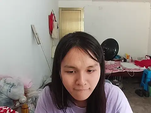 Snapshot of RebelAura chatting on 10, 5, 2026 RebelAura online show from 10, 5, 2026