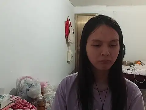 Snapshot of RebelAura chatting on 17, 5, 2026 RebelAura online show from 17, 5, 2026