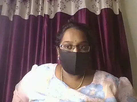 Snapshot of hootypriya chatting on 10, 6, 2026 hootypriya online show from 10, 6, 2026