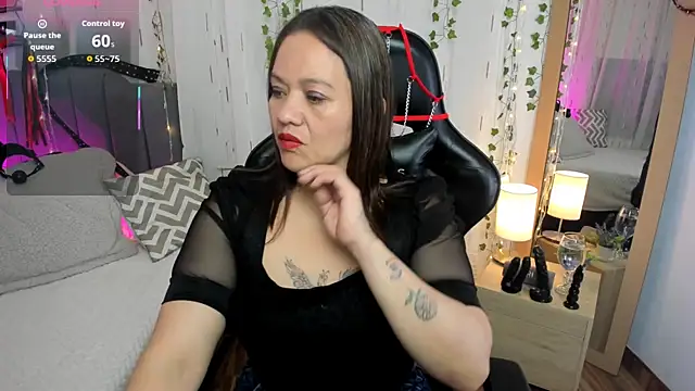 Victoria Wilde  online show from 18, 11, 2025