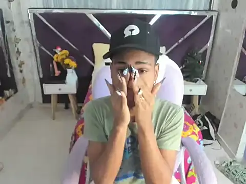 Santy bigcock 01 online show from 18, 11, 2025