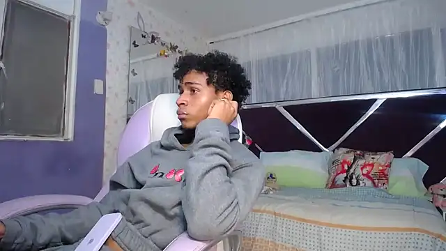 Santy bigcock 01 online show from 12, 4, 2026