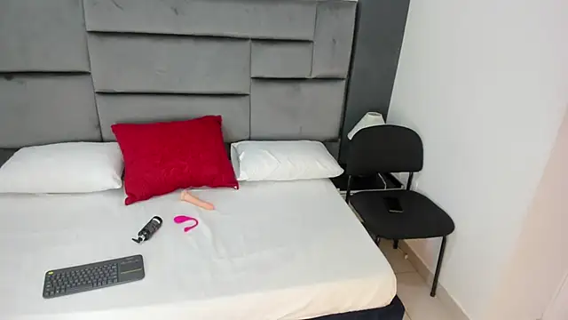 CatleyaSmith online show from 15, 12, 2025