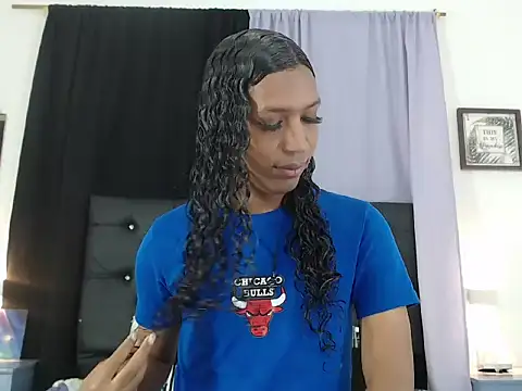 Snapshot of MiaCoock chatting on 7, 11, 2025 MiaCoock online show from 7, 11, 2025